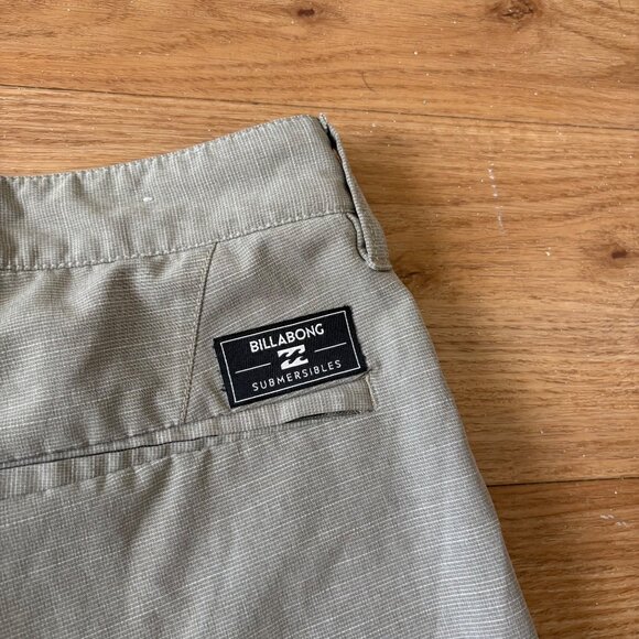 Billabong Submersible Mid Rise Flat Front Hybrid Shorts Tan Heathered Men’s Size - Picture 8 of 9